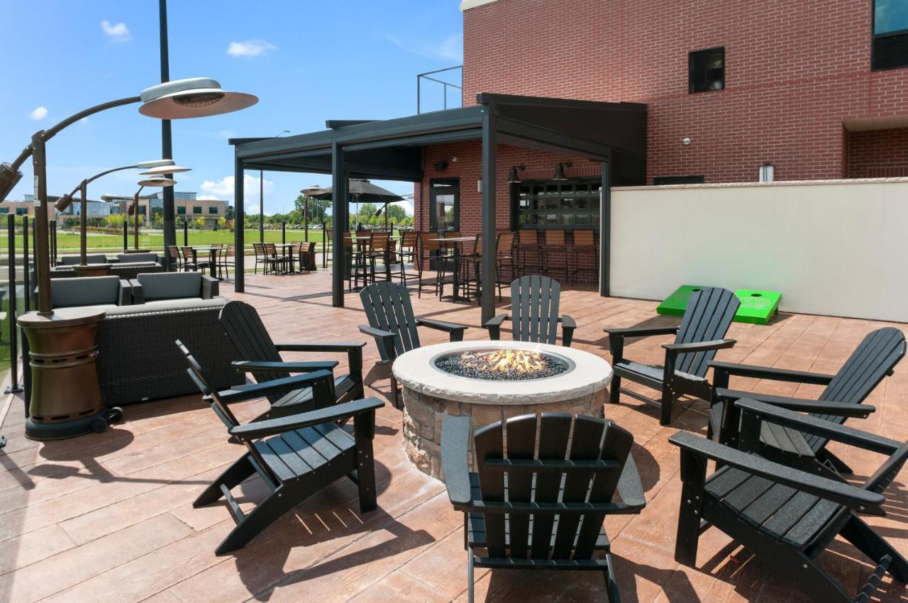 Cobblestone Hotel & Suites Appleton International Airport Neenah Exterior photo