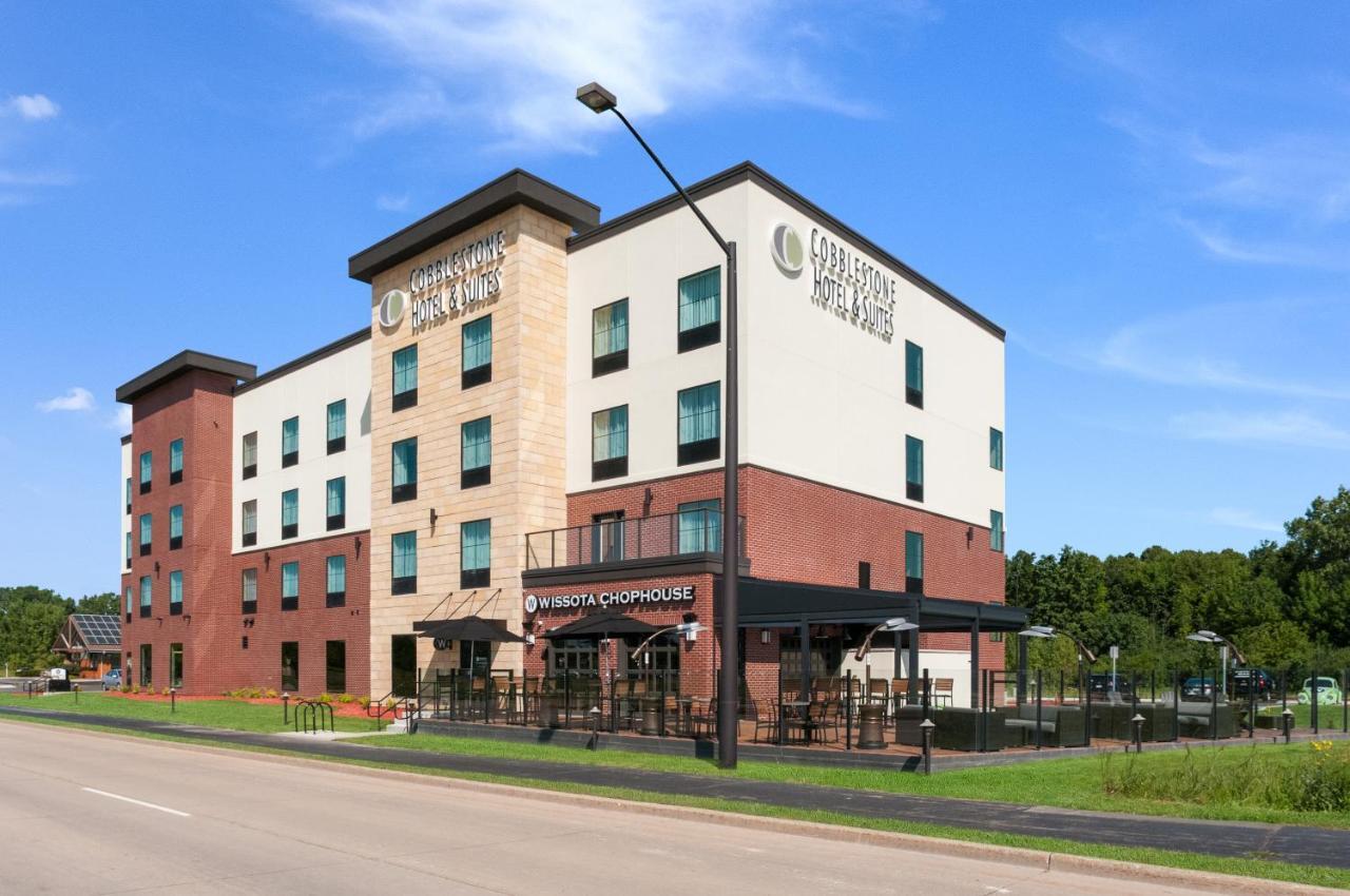 Cobblestone Hotel & Suites Appleton International Airport Neenah Exterior photo