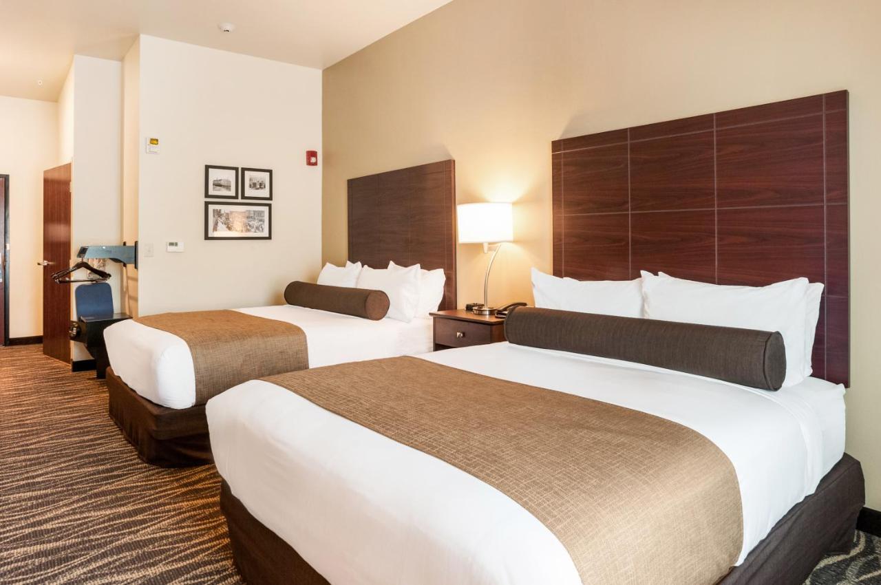 Cobblestone Hotel & Suites Appleton International Airport Neenah Exterior photo